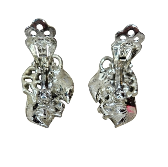 Lisner Vintage Leaves and Berries Brushed Metal Clip On Earrings - Picture 4 of 8